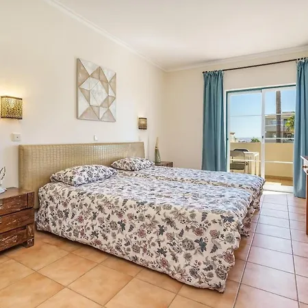 In Luxury By Qozzy Apartment